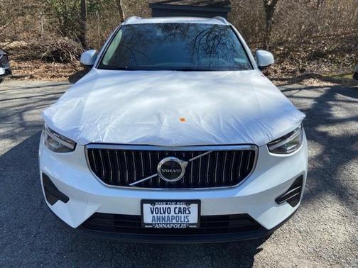 2025 Volvo XC40 B5 Core Bright Theme