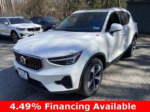 2025 Volvo XC40 B5 Core Bright Theme