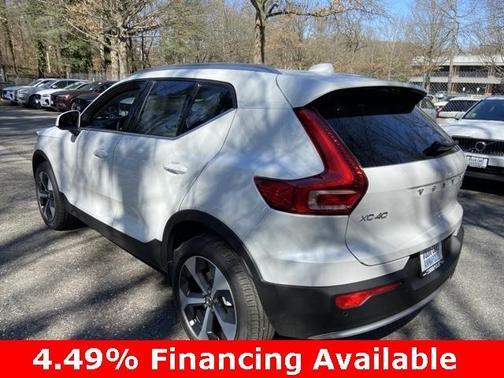 2025 Volvo XC40 B5 Core Bright Theme