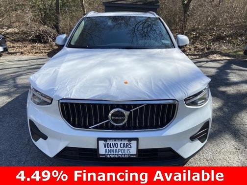 2025 Volvo XC40 B5 Core Bright Theme