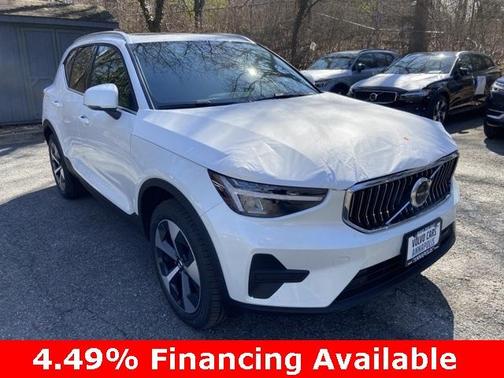 2025 Volvo XC40 B5 Core Bright Theme