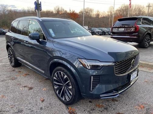 2025 Volvo XC90 B6 Plus 7-Seater