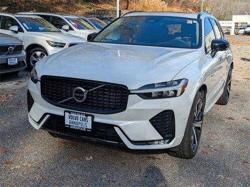 2023 Volvo XC60 B6 Ultimate Dark Theme