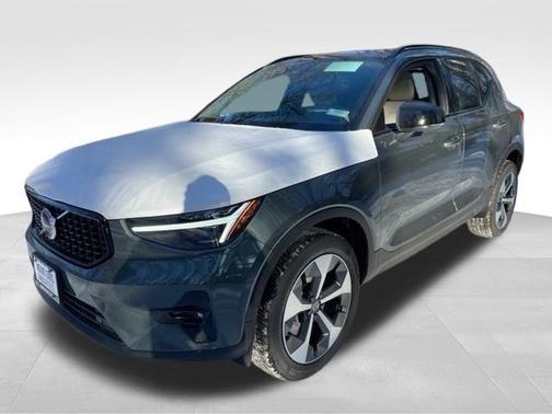 2026 Volvo XC40 B5 Plus