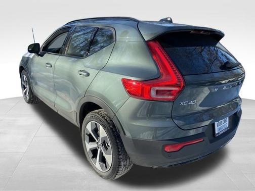 2026 Volvo XC40 B5 Plus