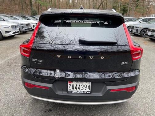 2025 Volvo XC40 B5 Plus Bright Theme