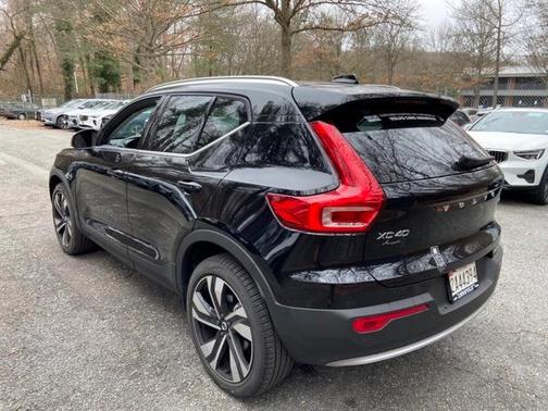 2025 Volvo XC40 B5 Plus Bright Theme