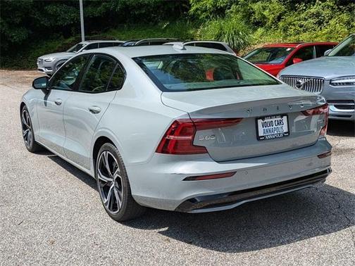 2024 Volvo S60 B5 Core Dark Theme