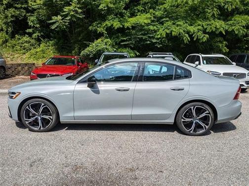 2024 Volvo S60 B5 Core Dark Theme