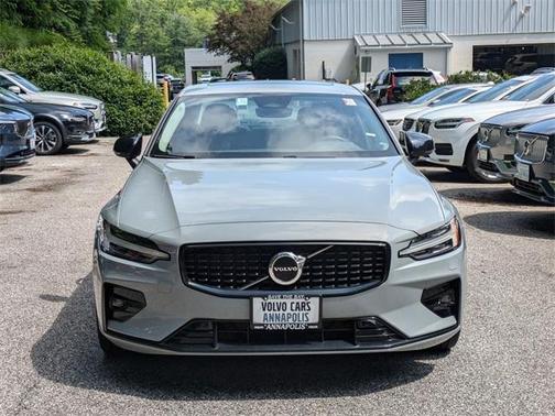 2024 Volvo S60 B5 Core Dark Theme
