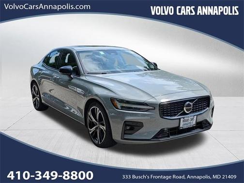 2024 Volvo S60 B5 Core Dark Theme