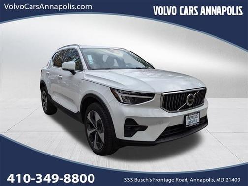 2023 Volvo XC40 B5 Plus Bright Theme