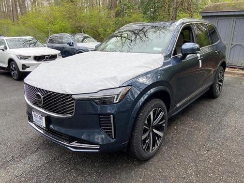 2025 Volvo XC90 B5 Core