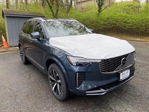 2025 Volvo XC90 B5 Core