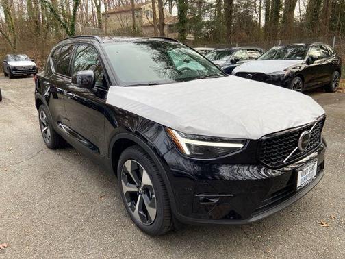 2026 Volvo XC40 B5 Plus