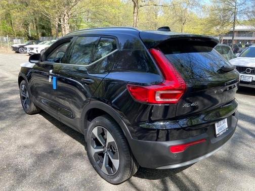 2025 Volvo XC40 B5 Plus Bright Theme