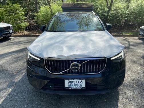 2025 Volvo XC40 B5 Plus Bright Theme