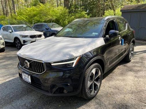 2025 Volvo XC40 B5 Plus Bright Theme