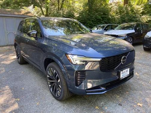 2026 Volvo XC90 B6 Ultra Dark Theme 6-Seater