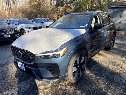 2025 Volvo XC60 Plug-In Hybrid T8 Plus