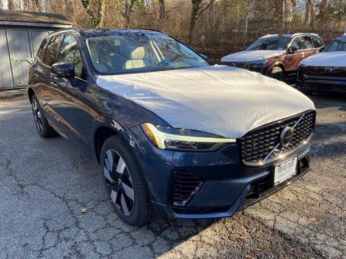 2025 Volvo XC60 Plug-In Hybrid T8 Plus