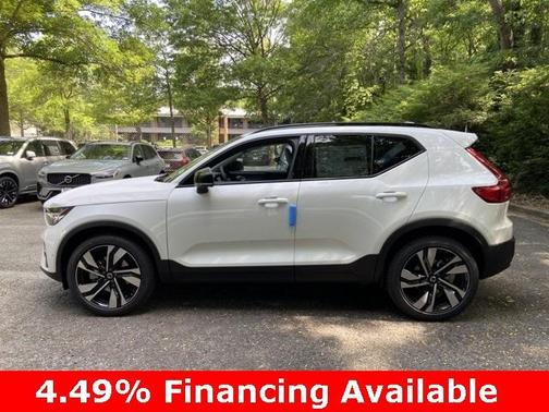 2025 Volvo XC40 B5 Plus Dark Theme