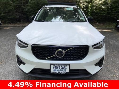 2025 Volvo XC40 B5 Plus Dark Theme