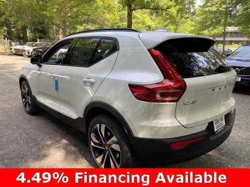 2025 Volvo XC40 B5 Plus Dark Theme