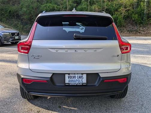 2024 Volvo XC40 B5 Core