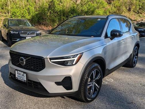 2024 Volvo XC40 B5 Core