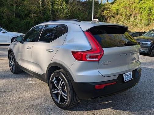 2024 Volvo XC40 B5 Core