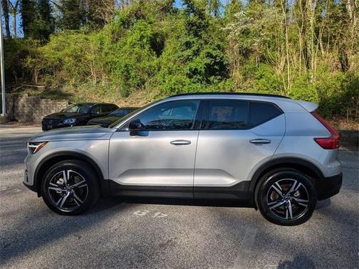2024 Volvo XC40 B5 Core