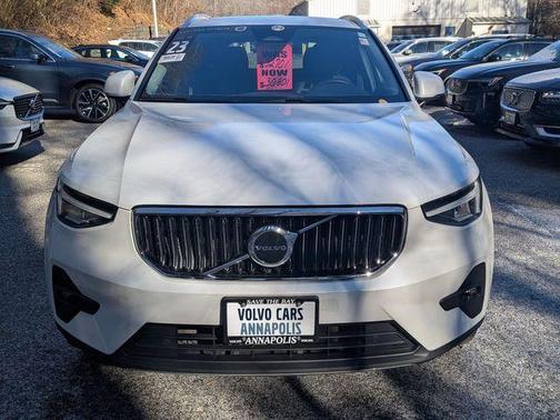 2023 Volvo XC40 B5 Plus Bright Theme