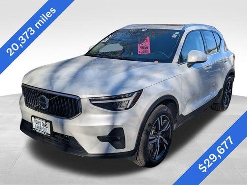 2023 Volvo XC40 B5 Plus Bright Theme