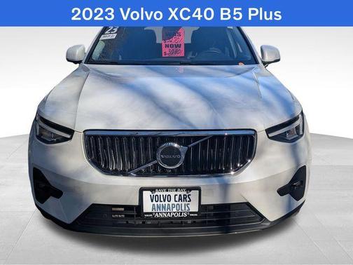 2023 Volvo XC40 B5 Plus Bright Theme