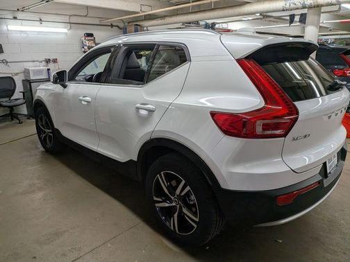 2023 Volvo XC40 B5 Plus Bright Theme