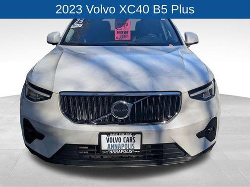 2023 Volvo XC40 B5 Plus Bright Theme