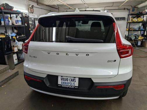 2023 Volvo XC40 B5 Plus Bright Theme