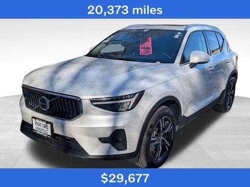 2023 Volvo XC40 B5 Plus Bright Theme