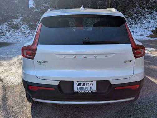 2023 Volvo XC40 B5 Plus Bright Theme