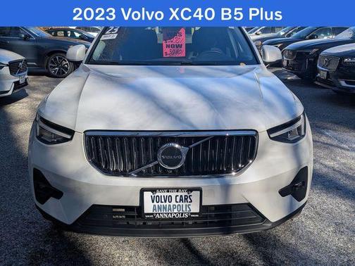2023 Volvo XC40 B5 Plus Bright Theme