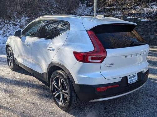2023 Volvo XC40 B5 Plus Bright Theme