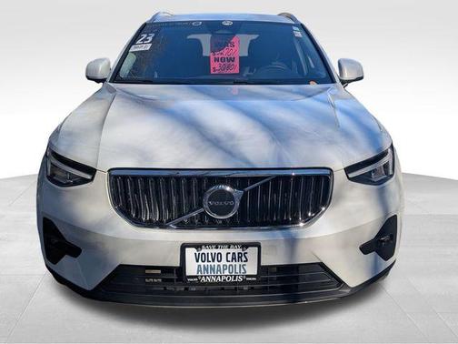 2023 Volvo XC40 B5 Plus Bright Theme