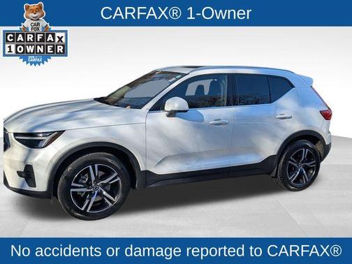 2023 Volvo XC40 B5 Plus Bright Theme