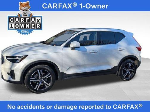 2023 Volvo XC40 B5 Plus Bright Theme