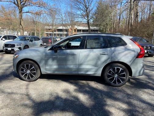 2025 Volvo XC60 B5 Plus