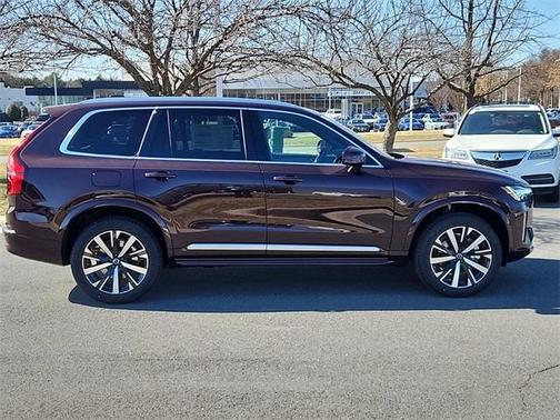2025 Volvo XC90 B6 Core