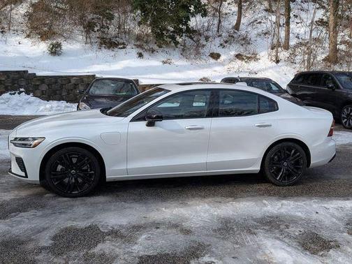 2024 Volvo S60 Recharge Plug-In Hybrid T8 Plus Black Edition