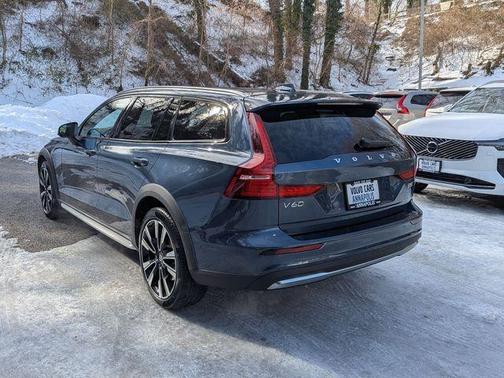 2025 Volvo V60 Cross Country B5 Ultra