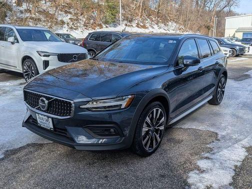 2025 Volvo V60 Cross Country B5 Ultra